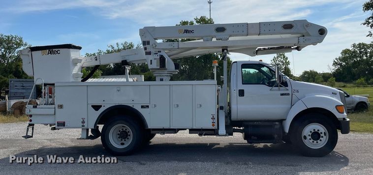 image for item LV9848 2007 Ford F750 Super Duty XL  bucket truck