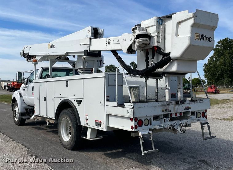 image for item LV9848 2007 Ford F750 Super Duty XL  bucket truck