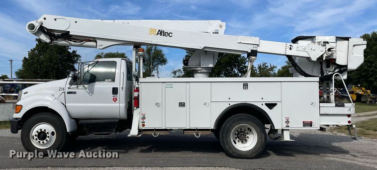 image for item LV9848 2007 Ford F750 Super Duty XL  bucket truck