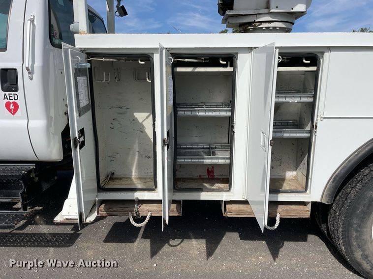 image for item LV9848 2007 Ford F750 Super Duty XL  bucket truck