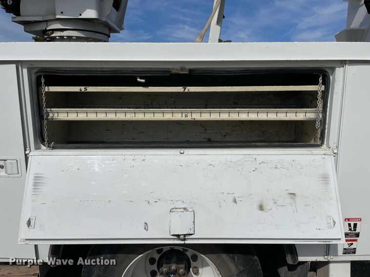 image for item LV9848 2007 Ford F750 Super Duty XL  bucket truck