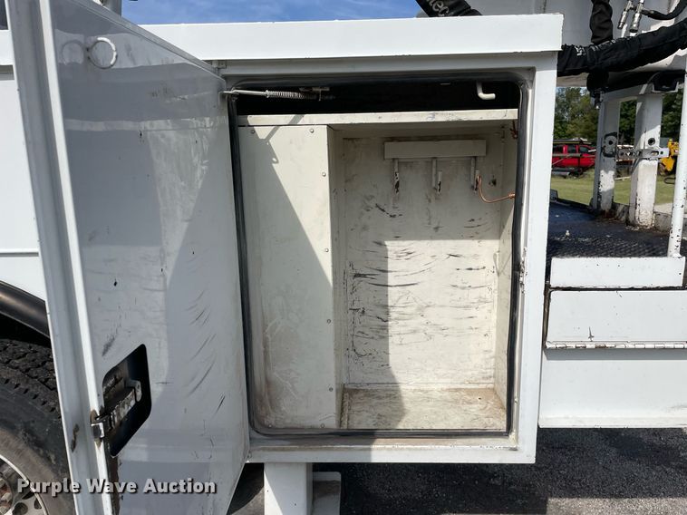 image for item LV9848 2007 Ford F750 Super Duty XL  bucket truck