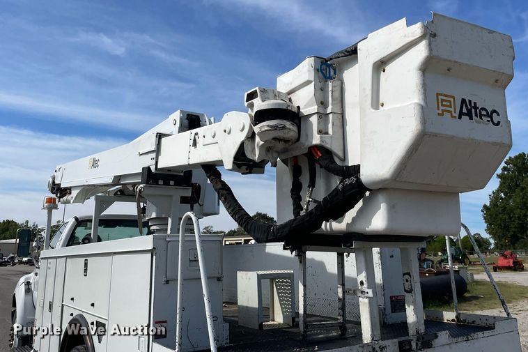 image for item LV9848 2007 Ford F750 Super Duty XL  bucket truck