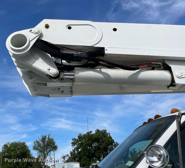 image for item LV9848 2007 Ford F750 Super Duty XL  bucket truck