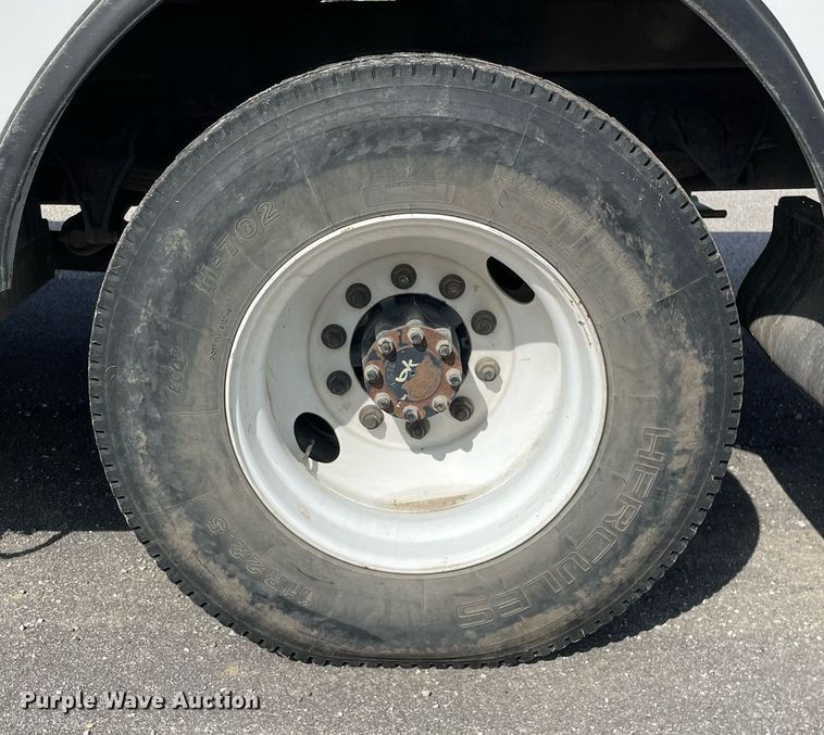 image for item LV9848 2007 Ford F750 Super Duty XL  bucket truck