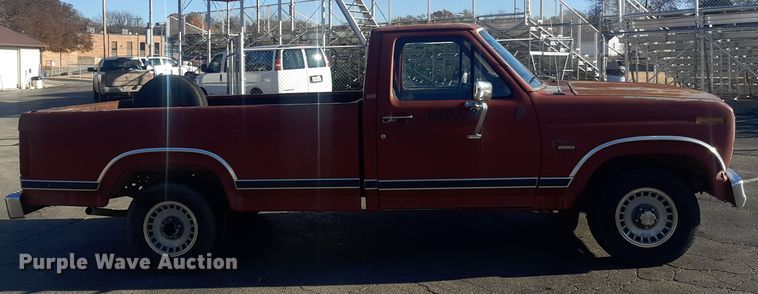 image for item LX9824 1986 Ford F150  pickup truck