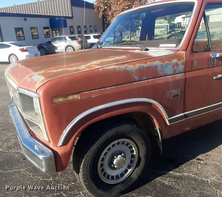 image for item LX9824 1986 Ford F150  pickup truck