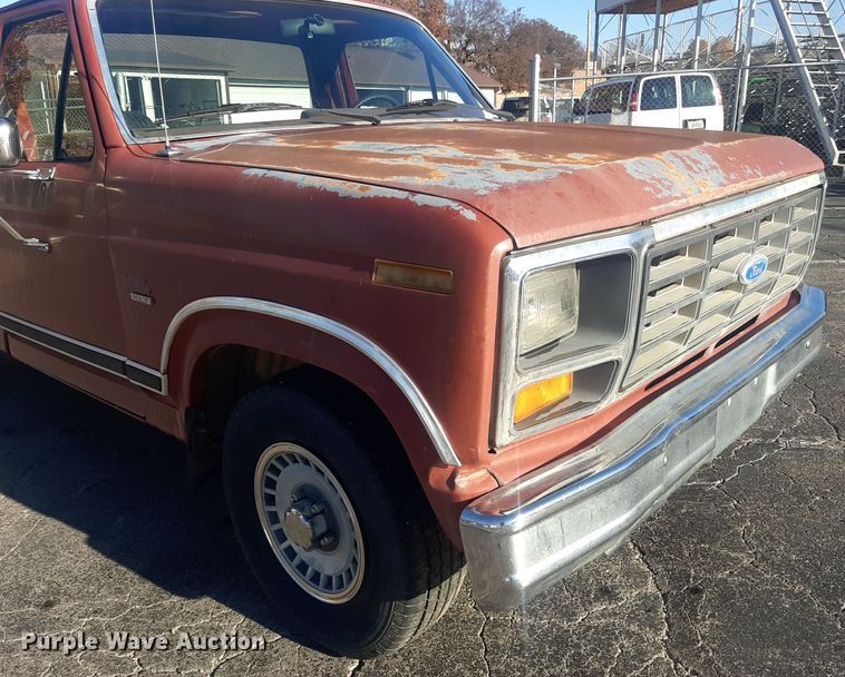 image for item LX9824 1986 Ford F150  pickup truck