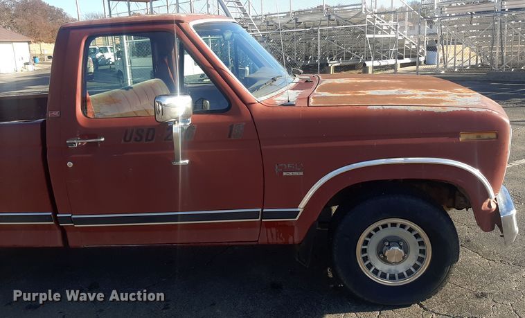 image for item LX9824 1986 Ford F150  pickup truck