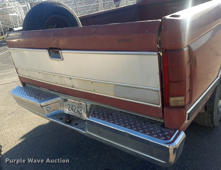 image for item LX9824 1986 Ford F150  pickup truck