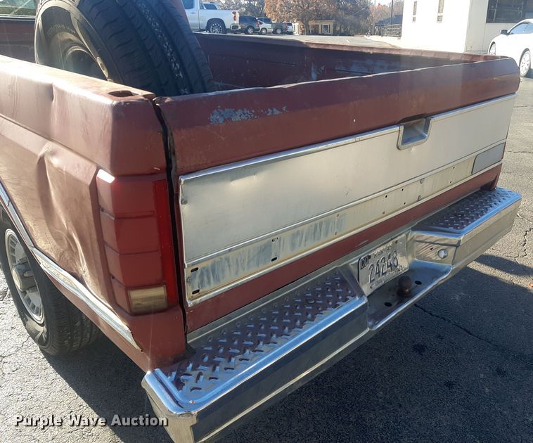 image for item LX9824 1986 Ford F150  pickup truck