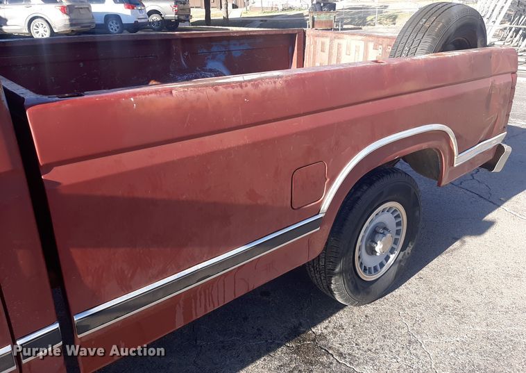 image for item LX9824 1986 Ford F150  pickup truck