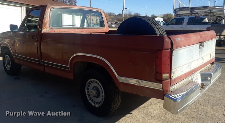 image for item LX9824 1986 Ford F150  pickup truck