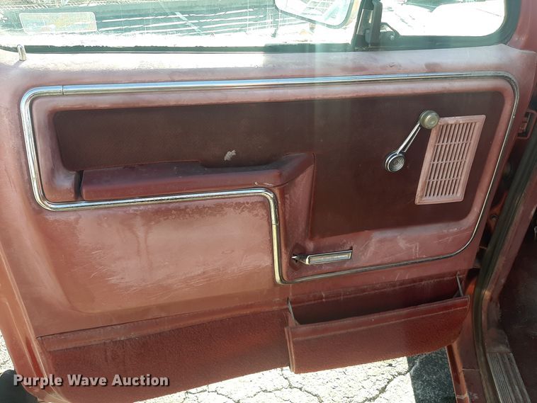 image for item LX9824 1986 Ford F150  pickup truck