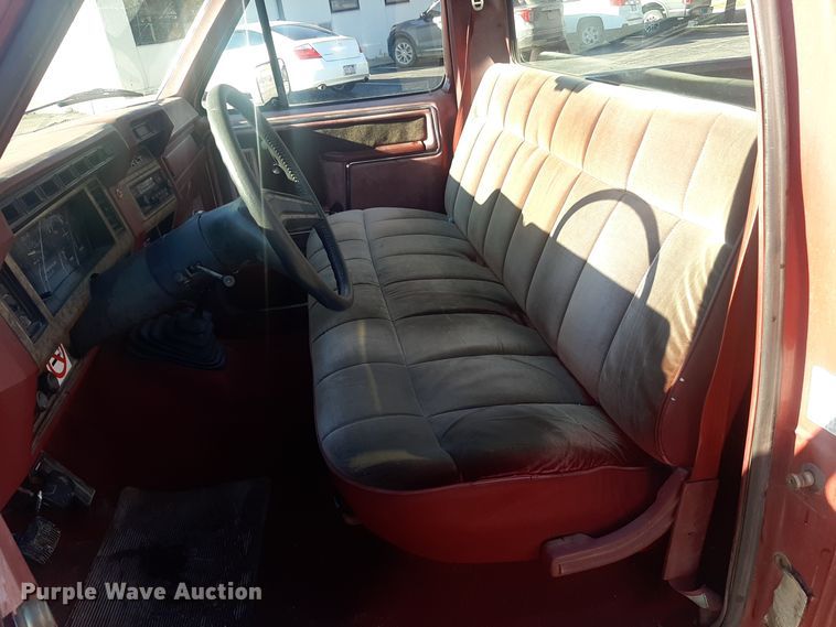 image for item LX9824 1986 Ford F150  pickup truck