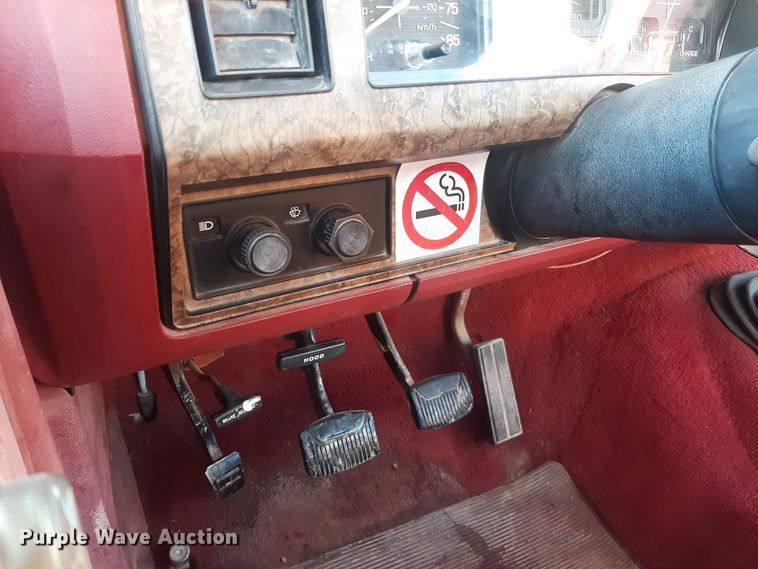 image for item LX9824 1986 Ford F150  pickup truck