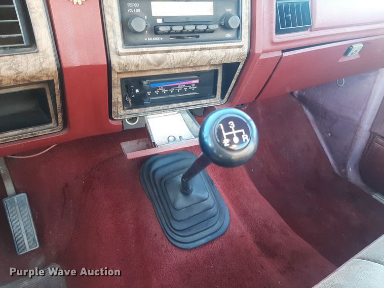 image for item LX9824 1986 Ford F150  pickup truck