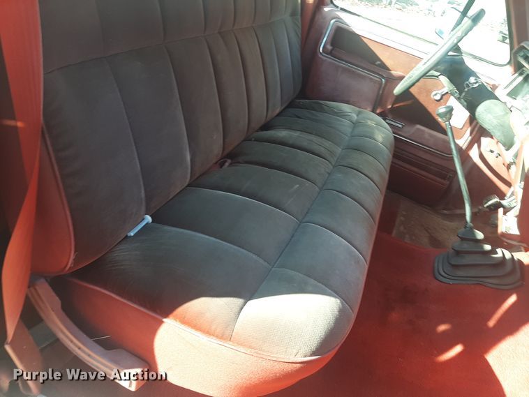 image for item LX9824 1986 Ford F150  pickup truck