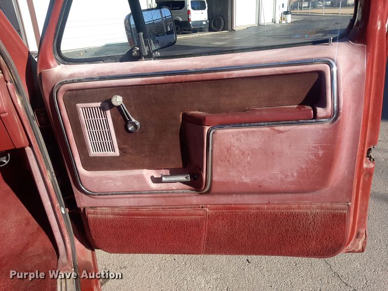 image for item LX9824 1986 Ford F150  pickup truck