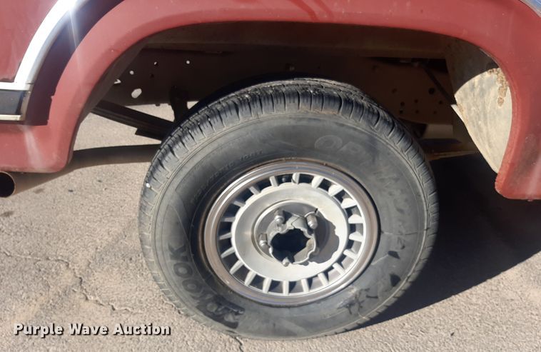 image for item LX9824 1986 Ford F150  pickup truck