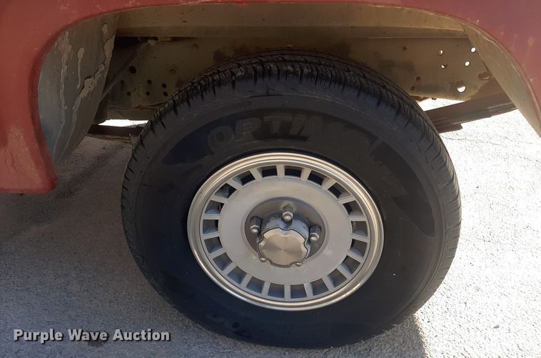 image for item LX9824 1986 Ford F150  pickup truck