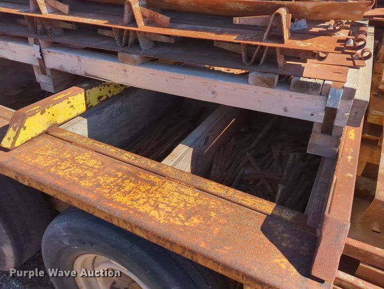 image for item LY9458 2001 Belshe WB-12  concrete form trailer