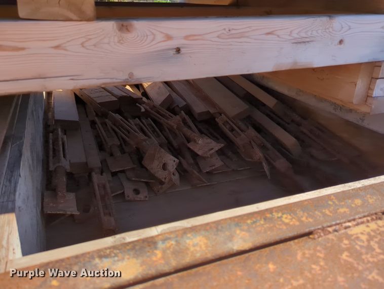 image for item LY9458 2001 Belshe WB-12  concrete form trailer