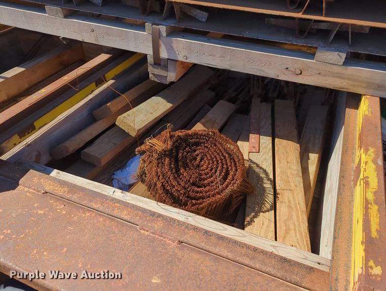 image for item LY9458 2001 Belshe WB-12  concrete form trailer