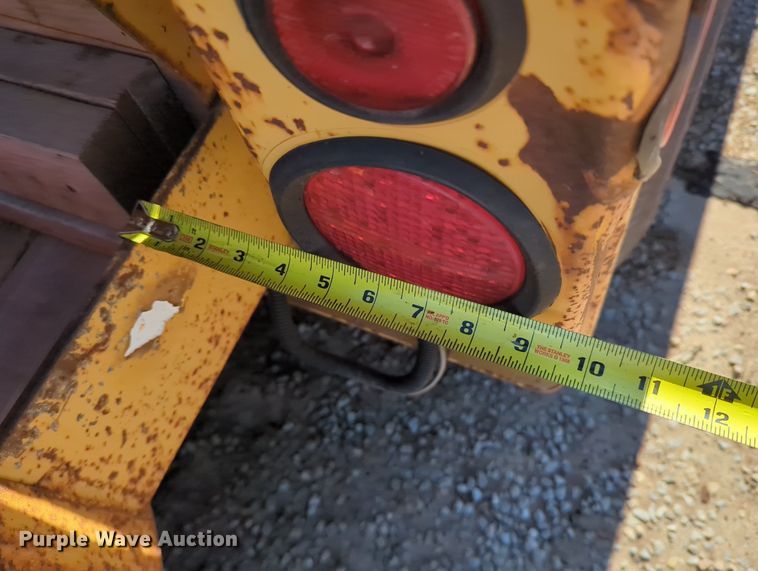 image for item LY9458 2001 Belshe WB-12  concrete form trailer