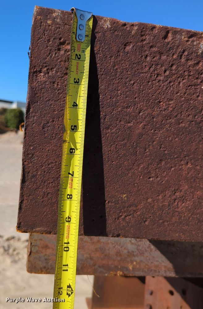 image for item LY9470 (15) steel I-beams