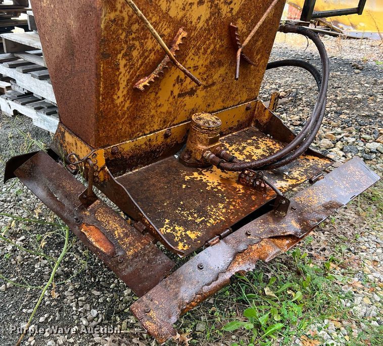 image for item NA9257 Henderson Chief FSH13 spreader