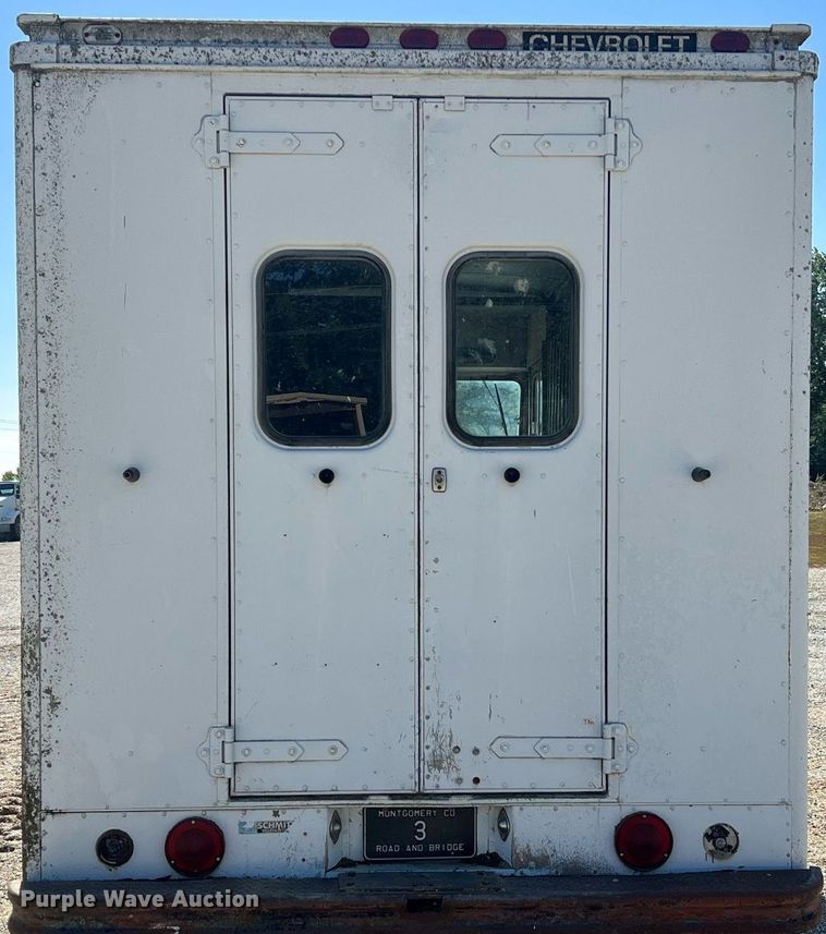 image for item NA9259 1986 Chevrolet Step Van 30 delivery truck