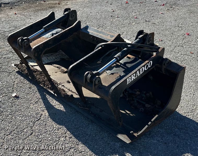image for item NL9166 Bradco  72" W skid steer grapple bucket