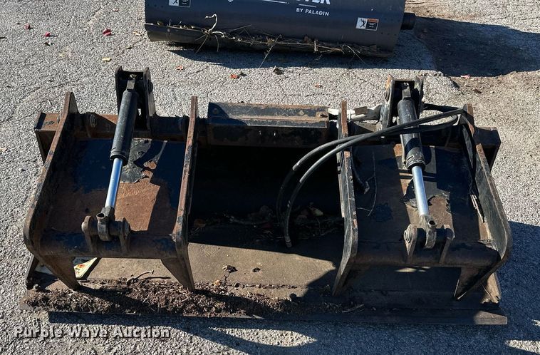 image for item NL9166 Bradco  72" W skid steer grapple bucket