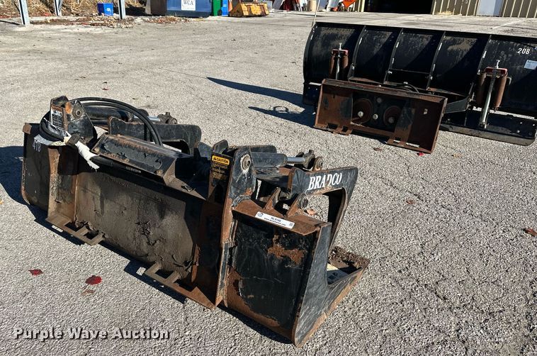 image for item NL9166 Bradco  72" W skid steer grapple bucket