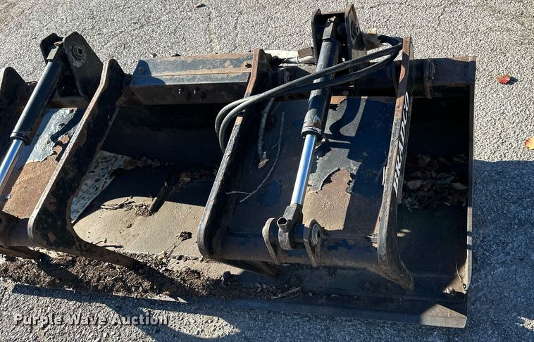 image for item NL9166 Bradco  72" W skid steer grapple bucket