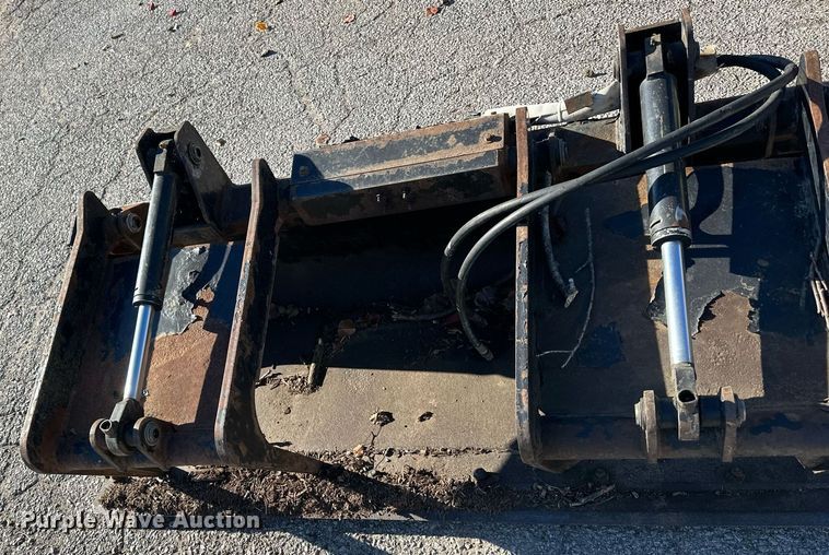 image for item NL9166 Bradco  72" W skid steer grapple bucket