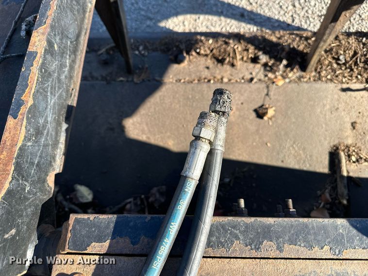 image for item NL9166 Bradco  72" W skid steer grapple bucket