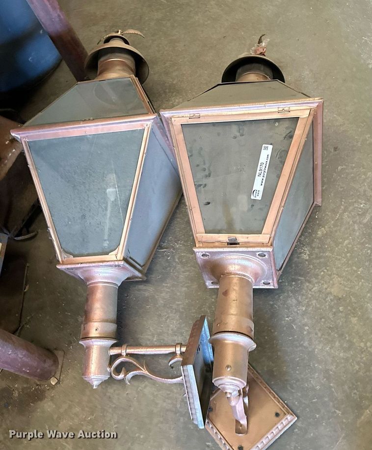 image for item NL9170 (2) gas lights