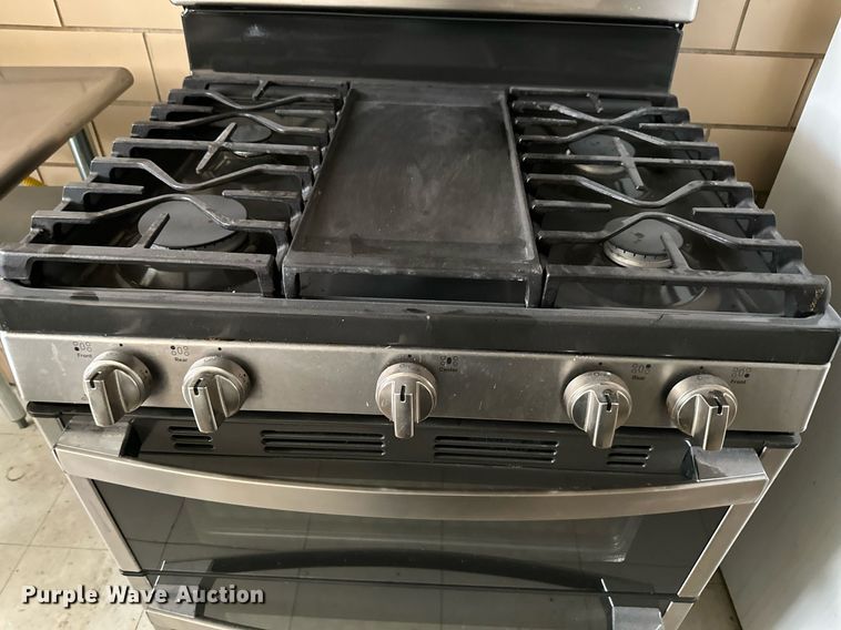 image for item NL9172 Gas range with ventilation system