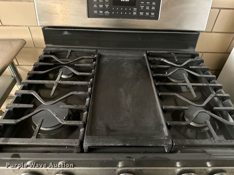 image for item NL9172 Gas range with ventilation system