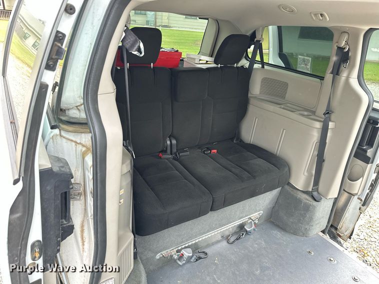 image for item NO9322 2014 Dodge Grand Caravan  handicap accessible van