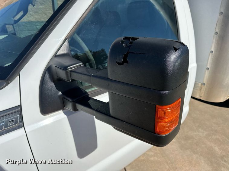 image for item NQ9541 2014 Ford F350 Super Duty  box truck