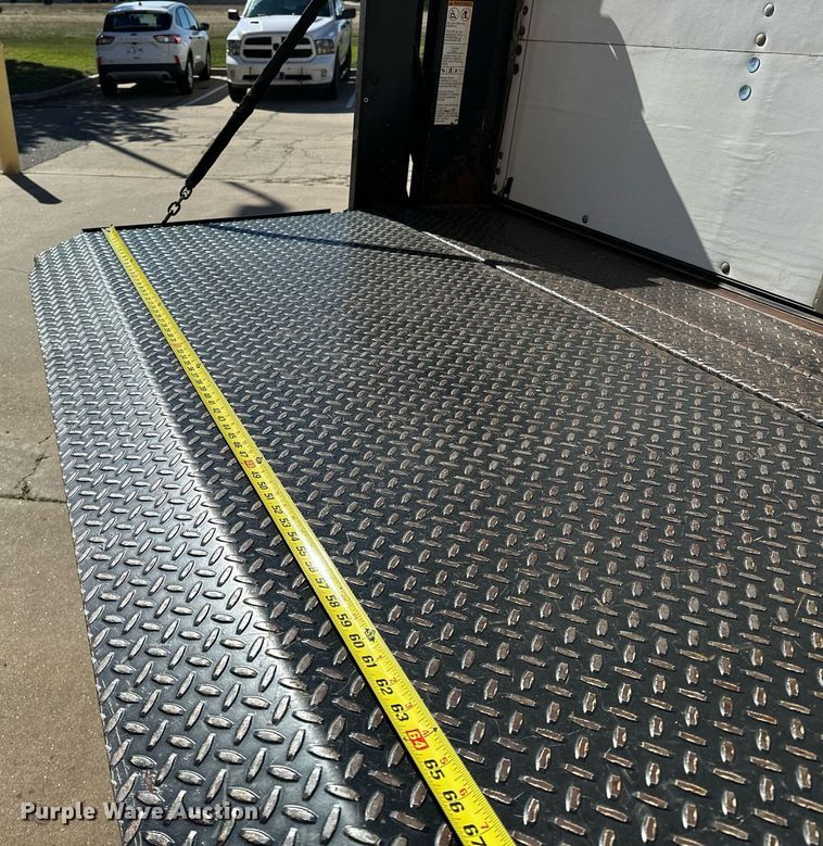 image for item NQ9541 2014 Ford F350 Super Duty  box truck