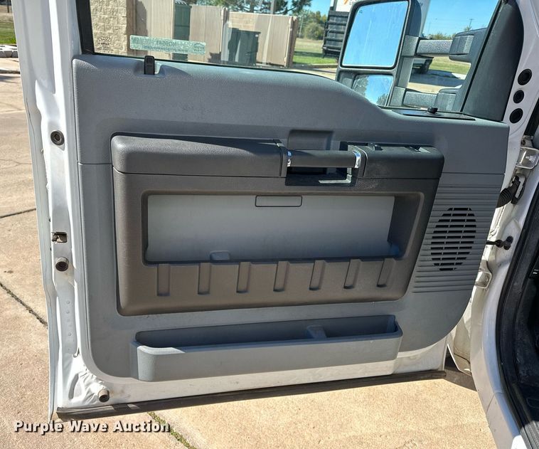 image for item NQ9541 2014 Ford F350 Super Duty  box truck