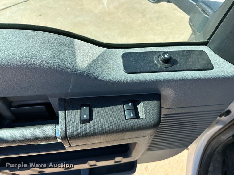 image for item NQ9541 2014 Ford F350 Super Duty  box truck