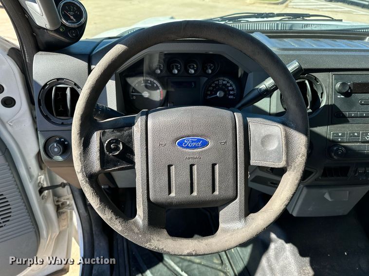 image for item NQ9541 2014 Ford F350 Super Duty  box truck