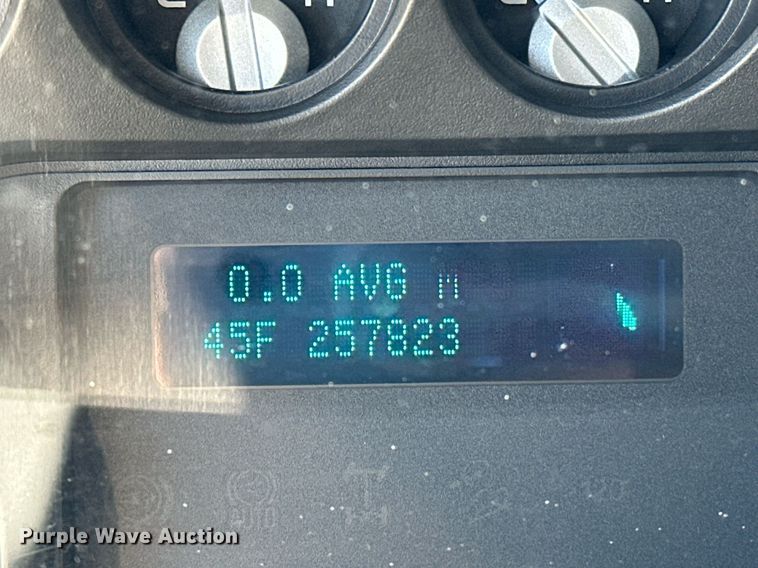 image for item NQ9541 2014 Ford F350 Super Duty  box truck