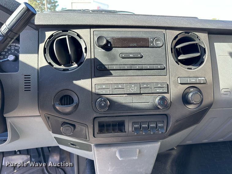 image for item NQ9541 2014 Ford F350 Super Duty  box truck