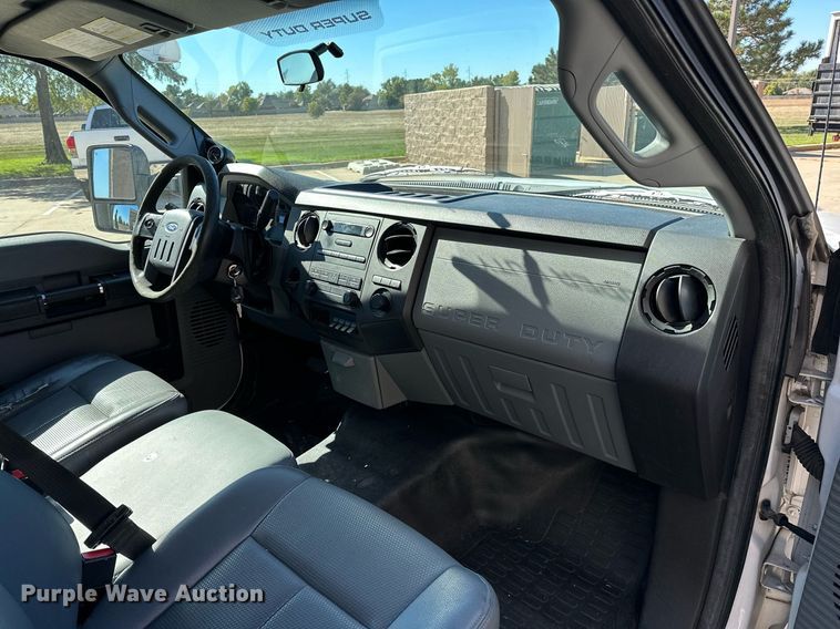 image for item NQ9541 2014 Ford F350 Super Duty  box truck